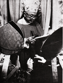 Foto tirada durante o rito de sagração de Dom Zamora e Dom Carmona realizado por Dom Thuc